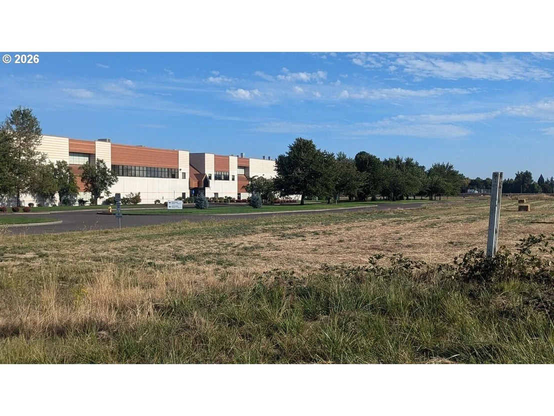 Photo of 585 AIRPORT RD