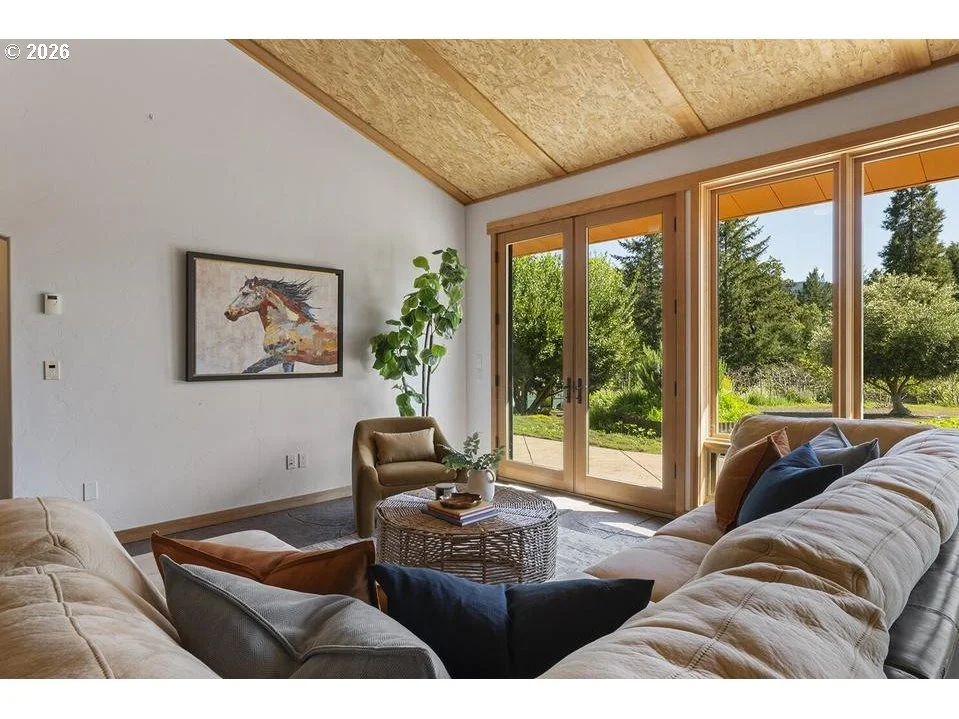 Photo of 1104 1106 Upper Cow Creek RD