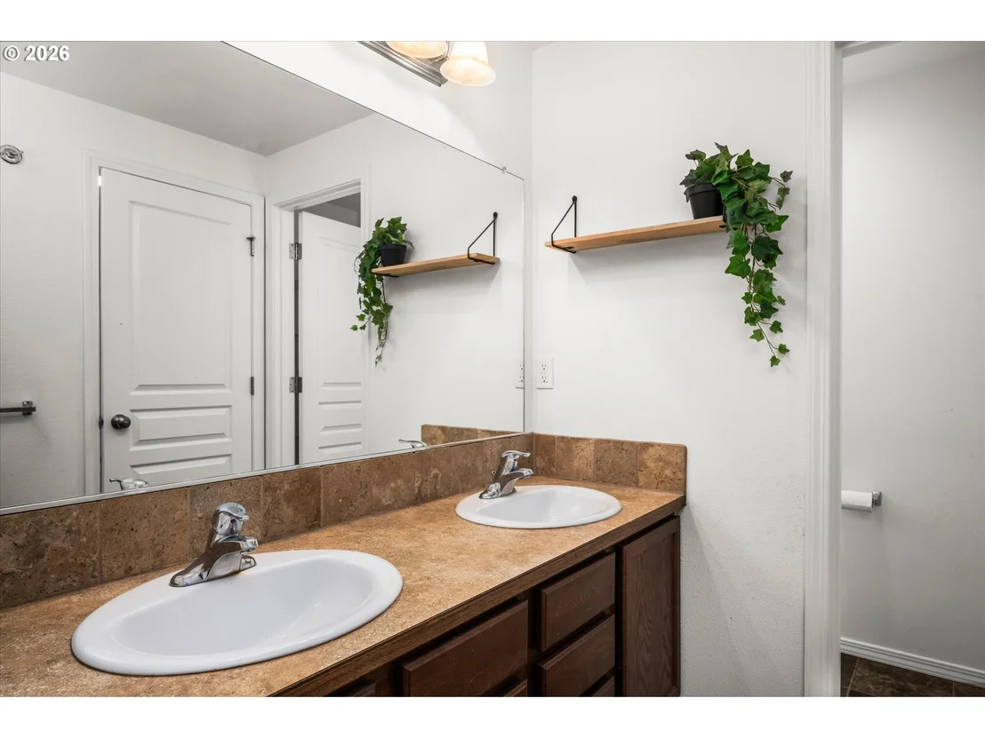 Photo of 553 S 48TH PL
