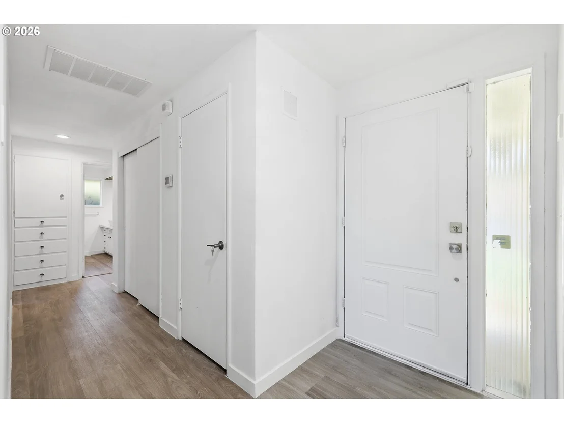 Photo of 682 SUNSET DR