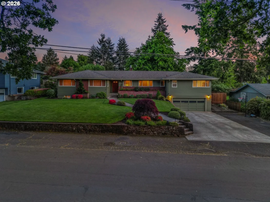 Photo of 230 PARK DR