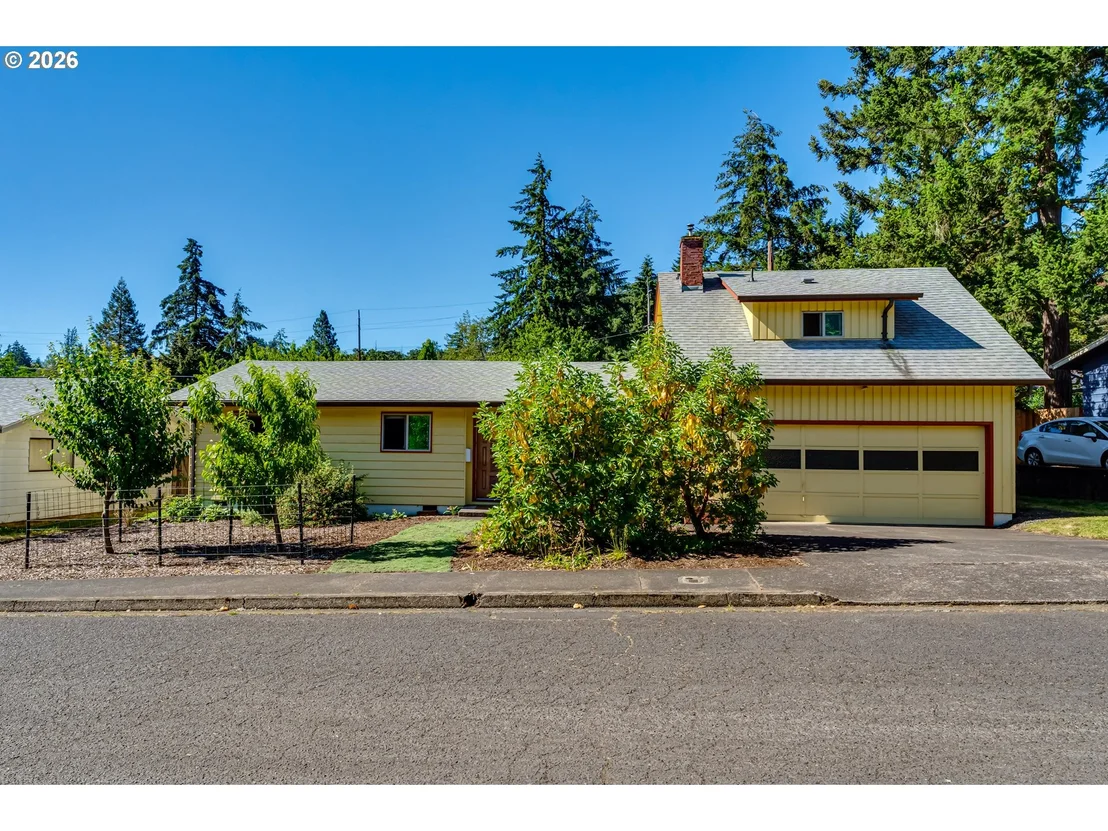 Photo of 450 W 28TH AVE