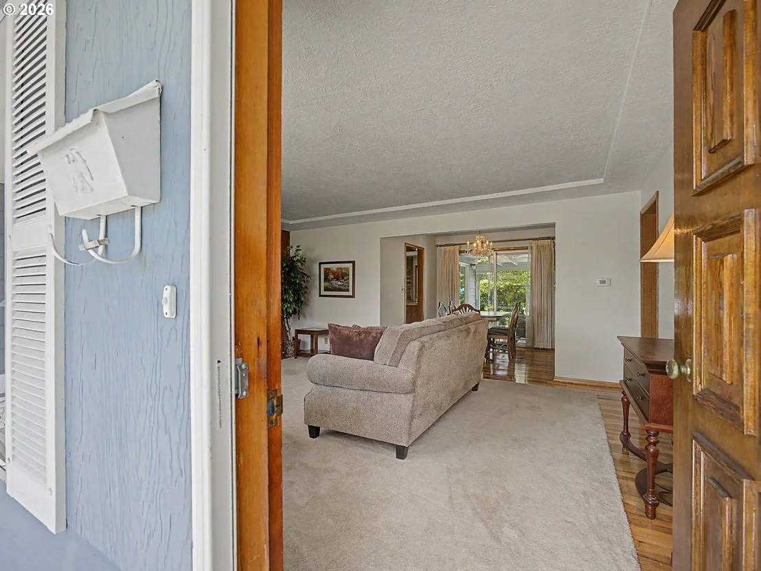 Photo of 250 SE JUNIPER AVE