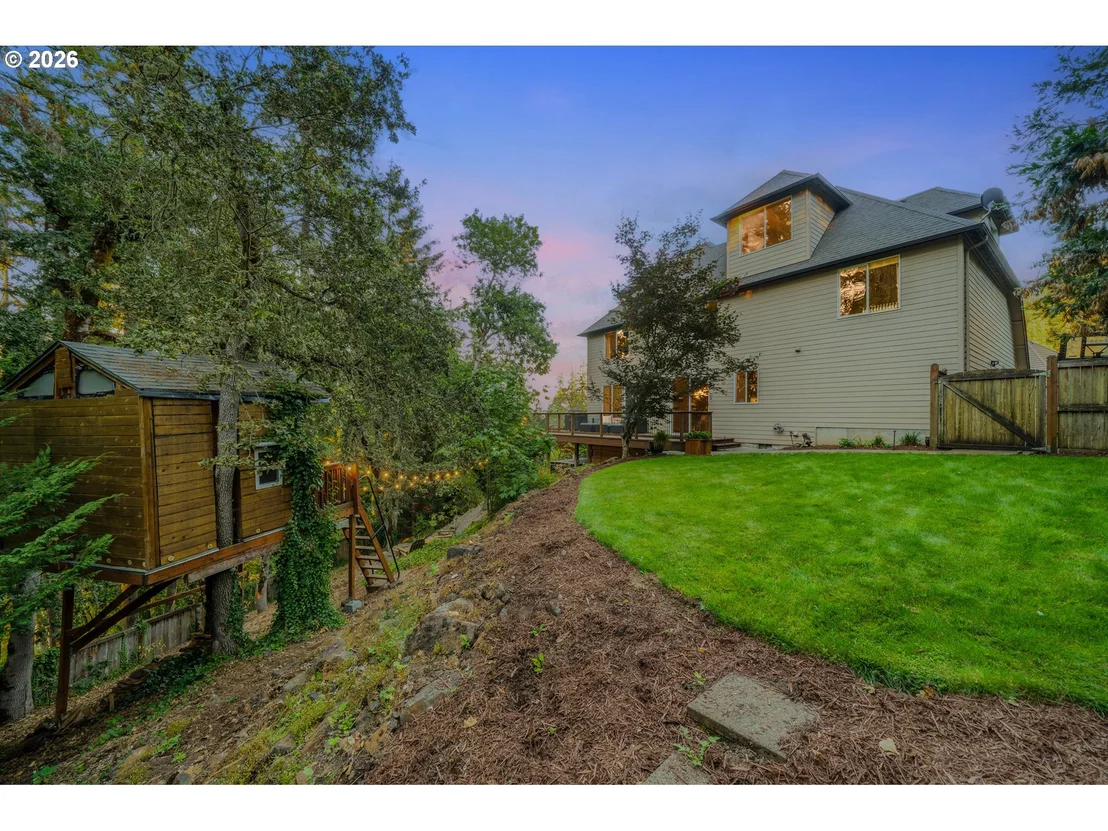 Photo of 6084 FERNHILL LOOP