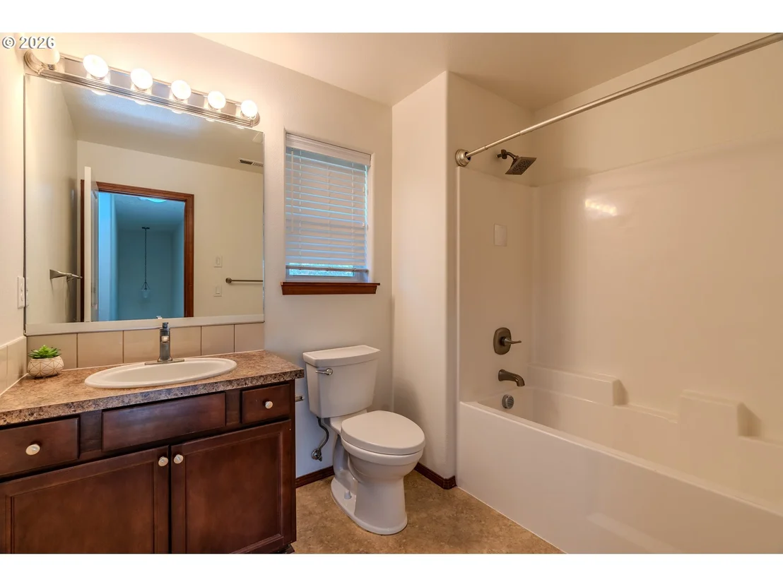 Photo of 2013 NW BELLA VISTA DR