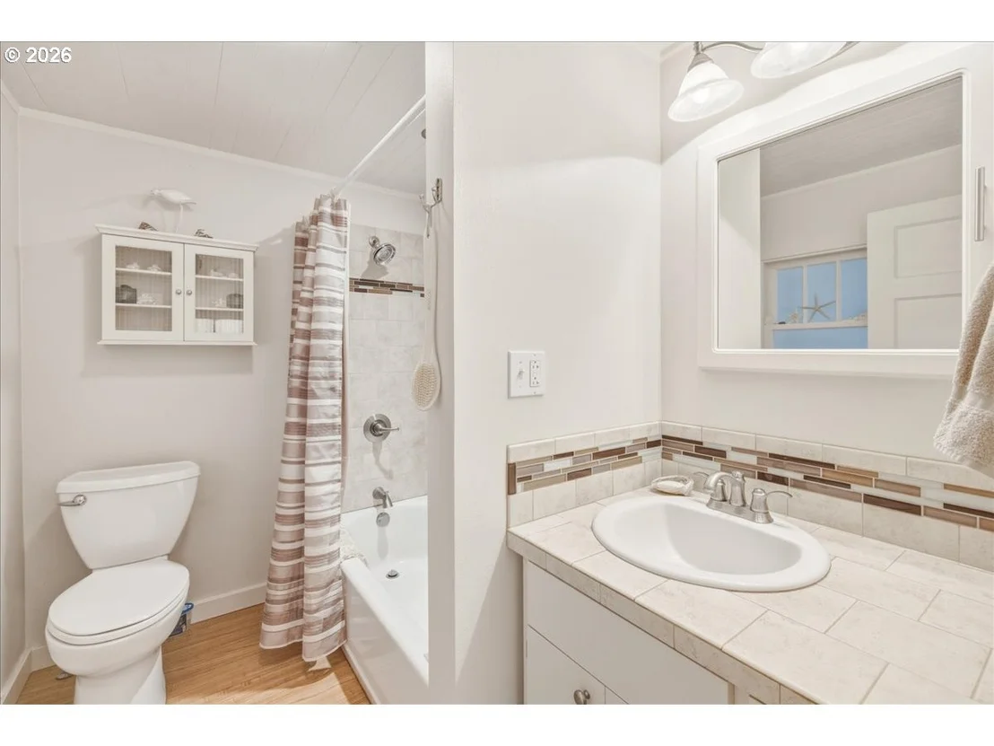Photo of 210 CYPRESS AVE