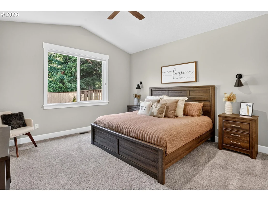 Photo of 1094 NE REGAN HILL LOOP
