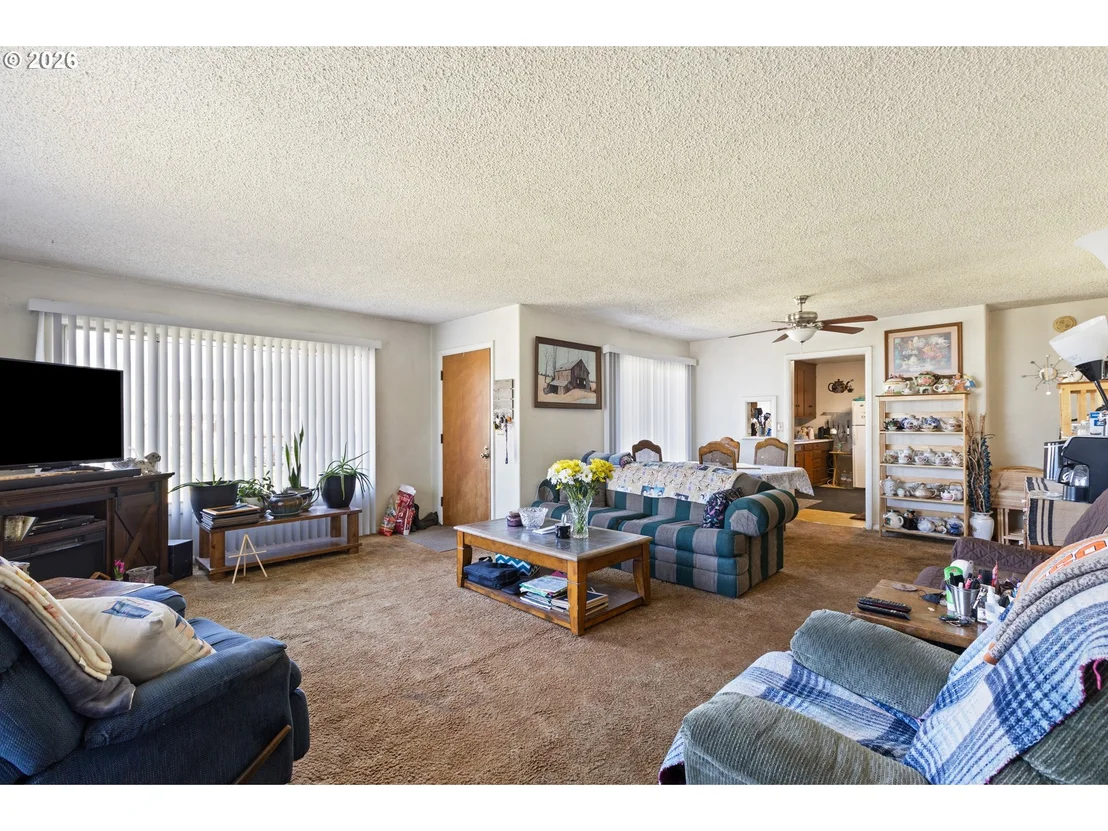 Photo of 311 SE GRAPE AVE
