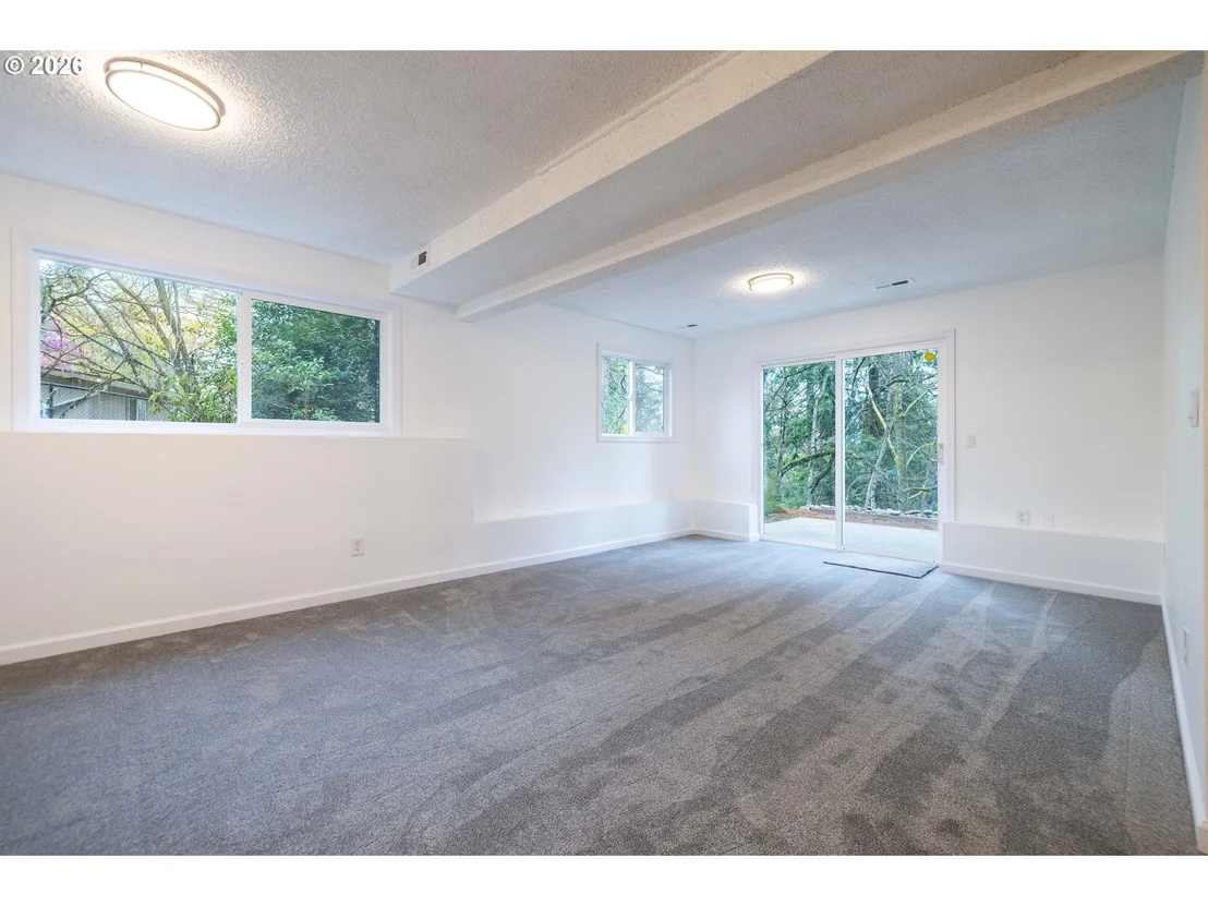 Photo of 1880 SW HEINEY RD
