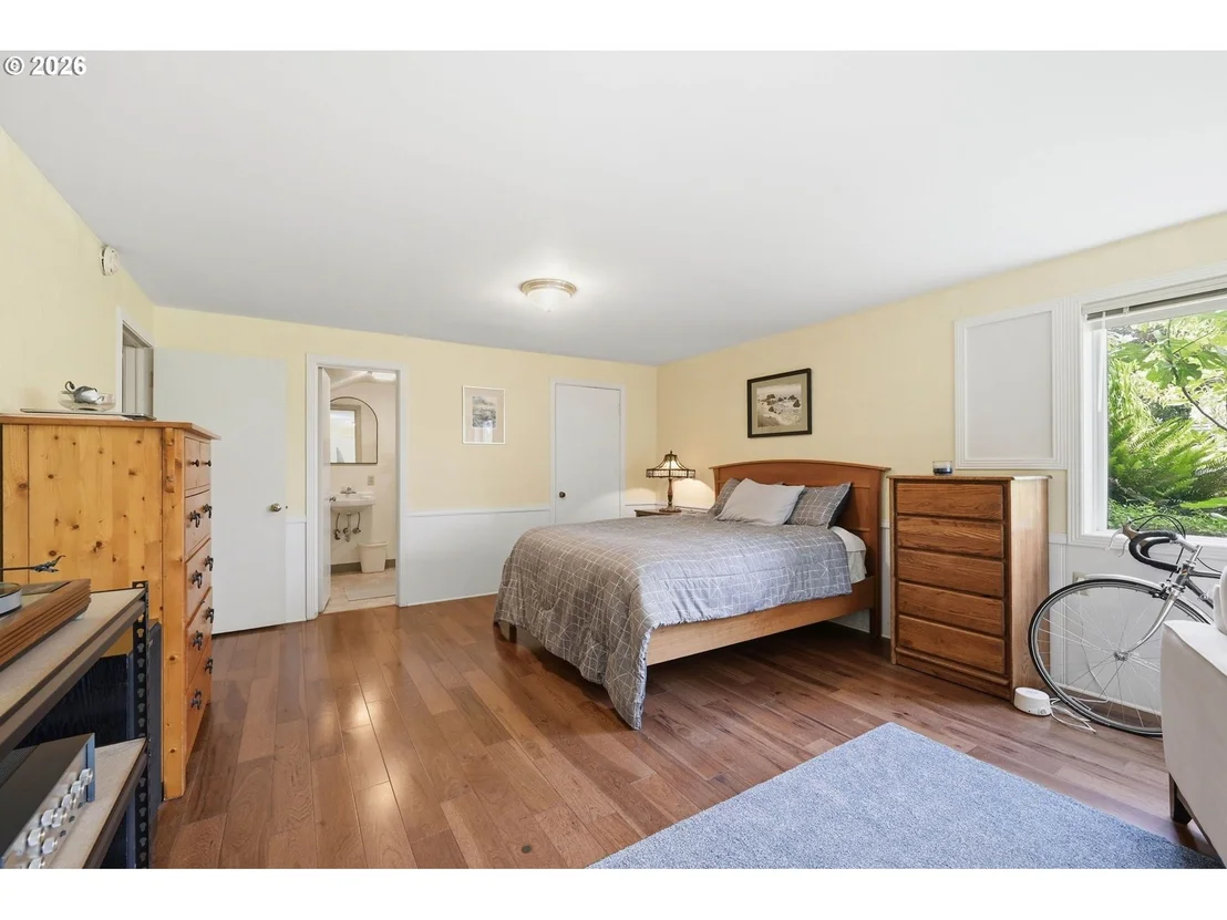 Photo of 28 W 22nd AVE