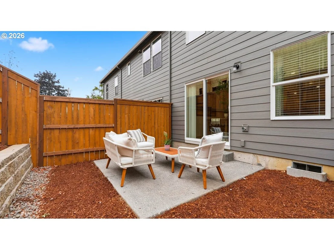 Photo of 1419 SE Rosefinch AVE