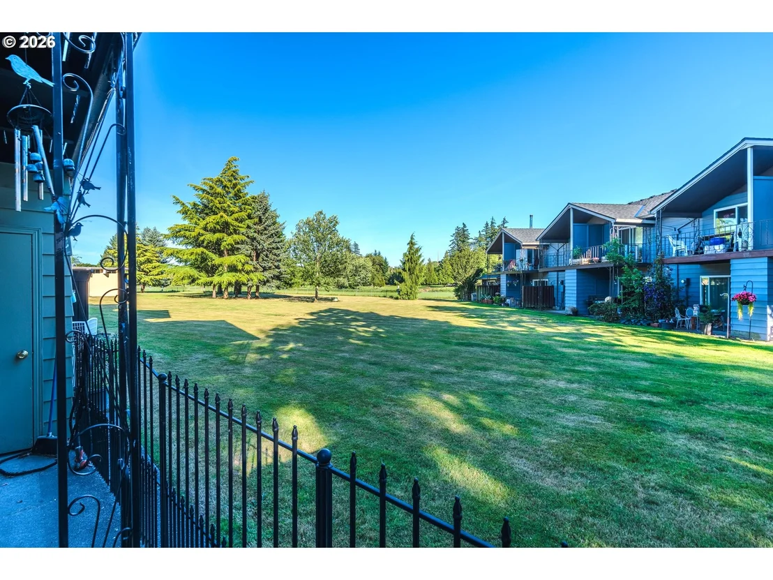 Photo of 1802 NE HOGAN DR