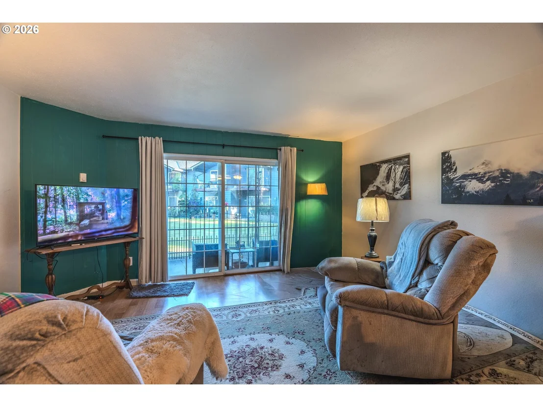 Photo of 1802 NE HOGAN DR