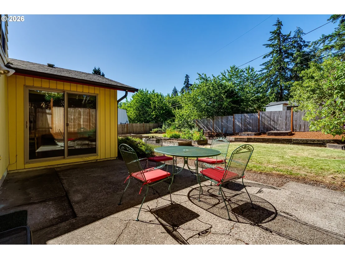 Photo of 450 W 28TH AVE