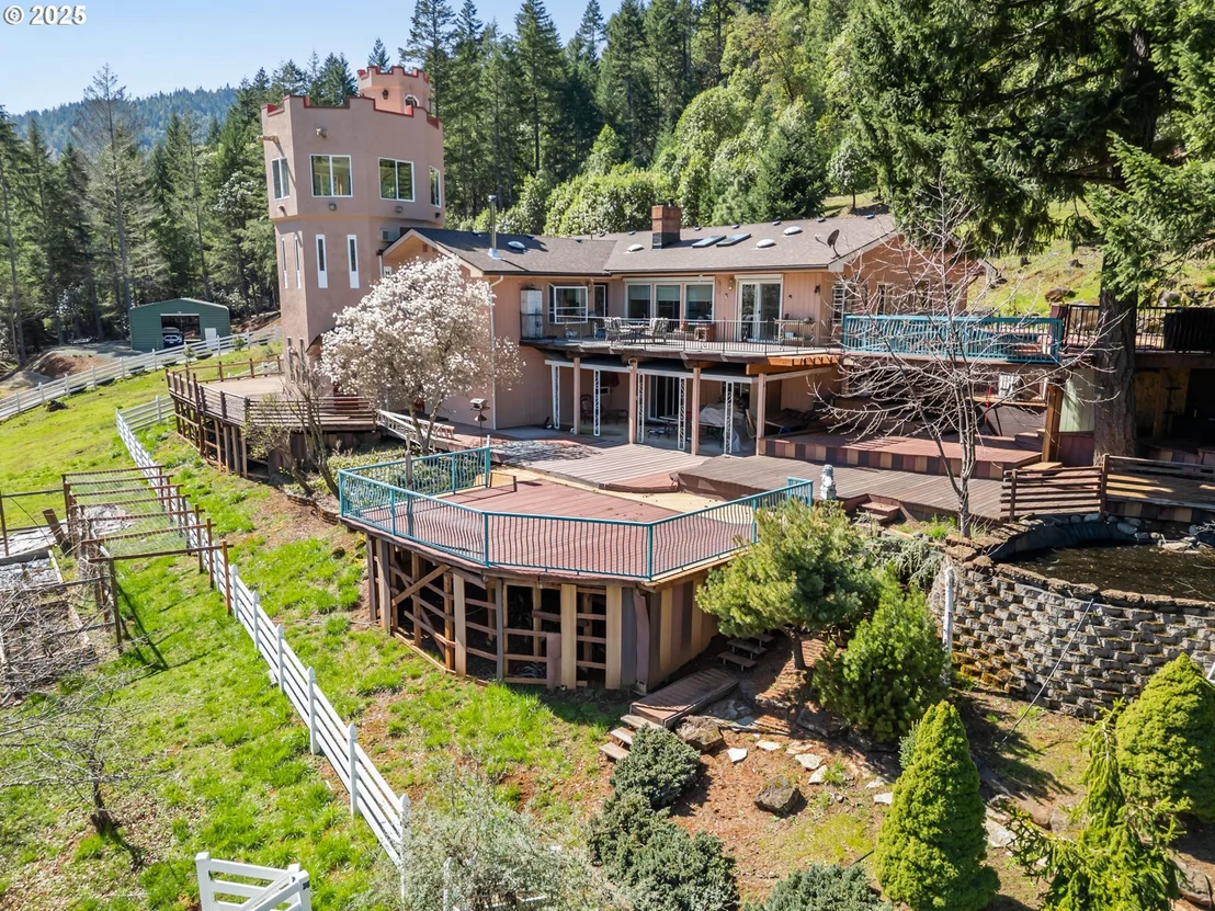 Photo of 520 BRIMSTONE RD