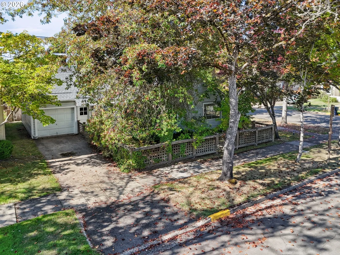 Photo of 890 E 22ND AVE