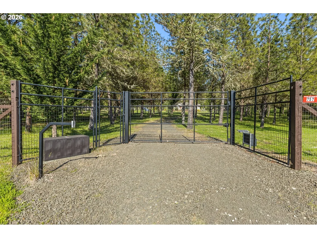 Photo of 757 ECHO DR
