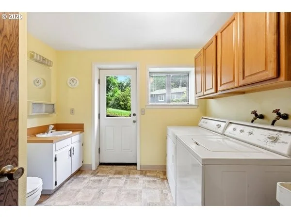 Photo of 497 NE SCOTT AVE