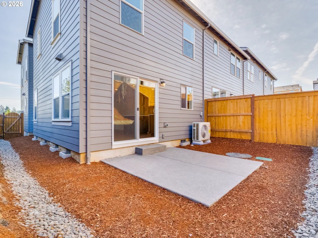 Photo of 1407 SE ROSEFINCH AVE