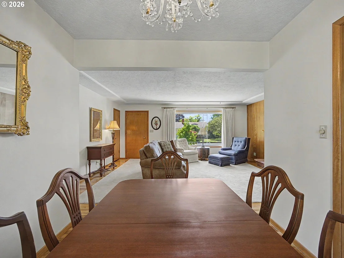 Photo of 250 SE JUNIPER AVE