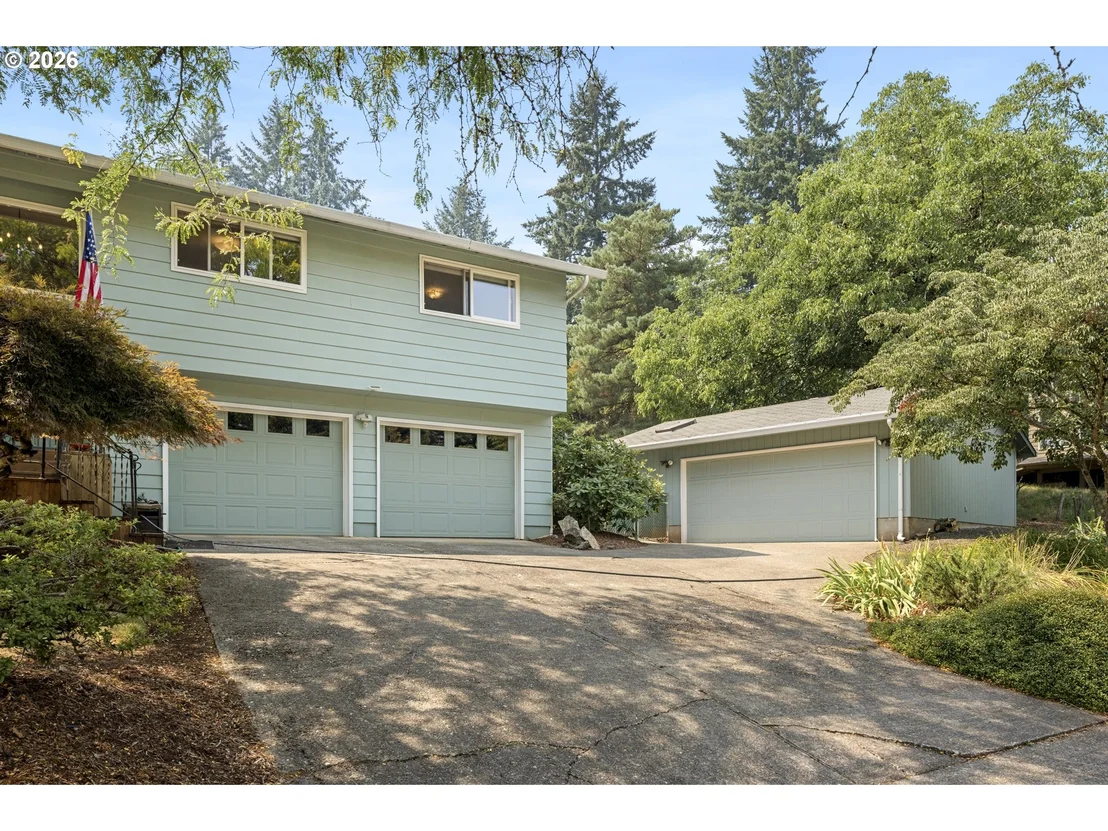 Photo of 192 NW CANYON DR