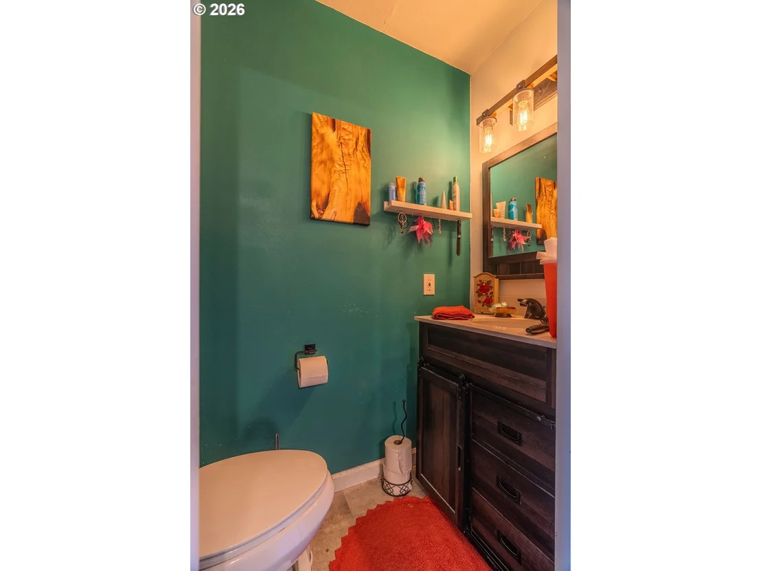 Photo of 1802 NE HOGAN DR