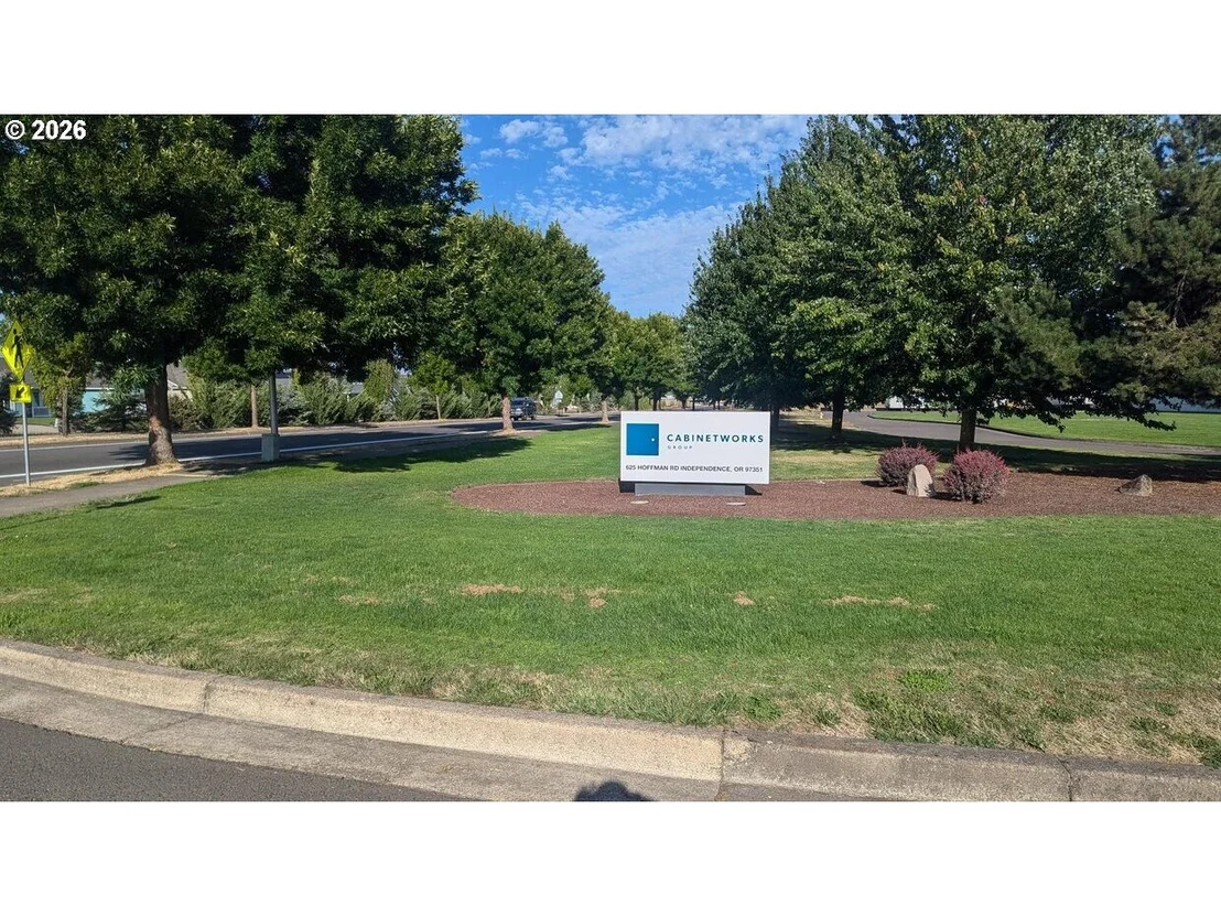Photo of 585 AIRPORT RD