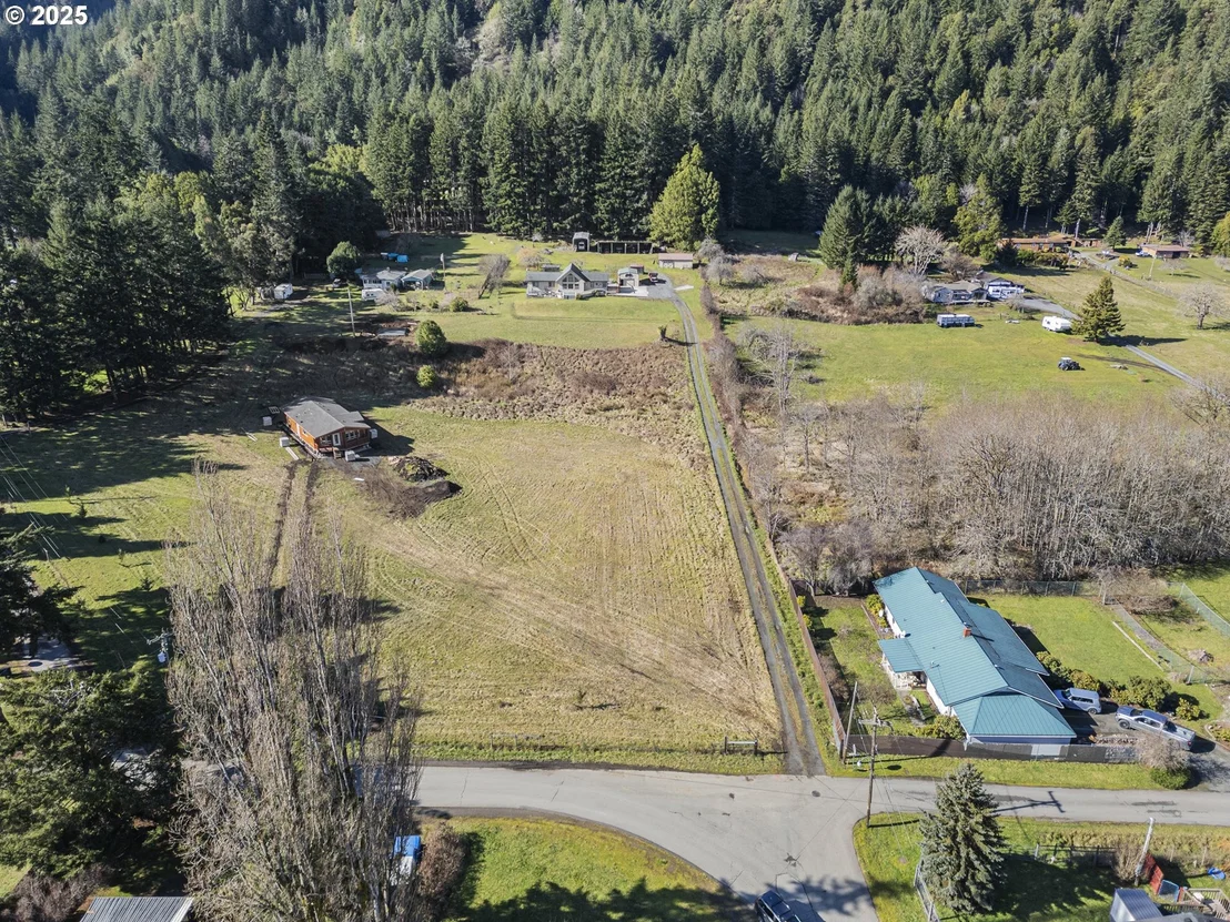 Photo of 889 H AVE