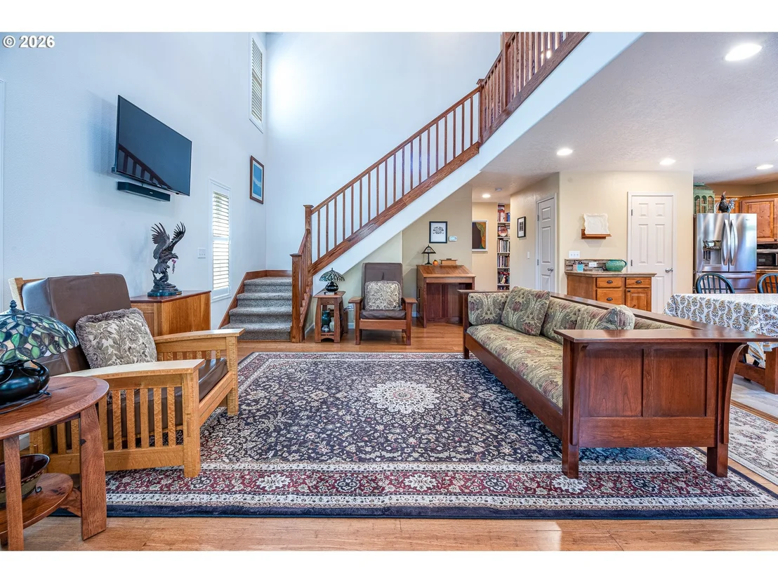 Photo of 384 EDGEVIEW DR