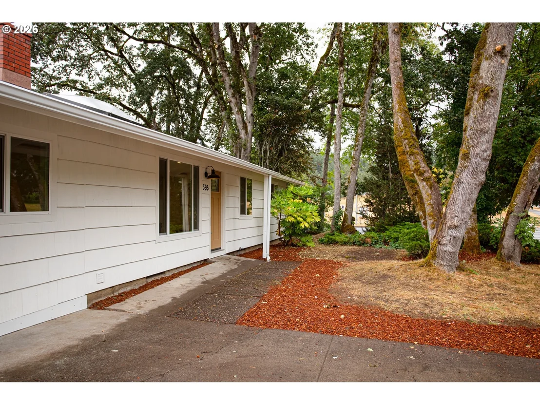 Photo of 395 E 46TH AVE