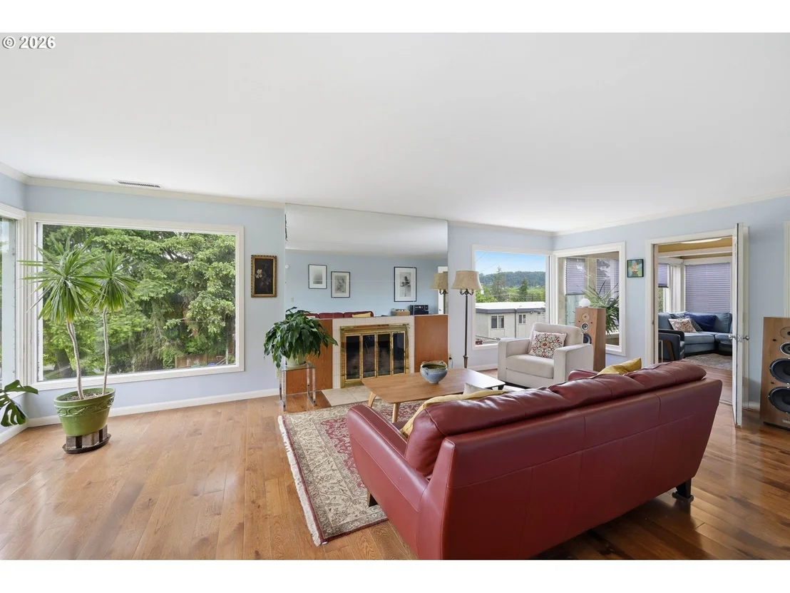 Photo of 28 W 22nd AVE