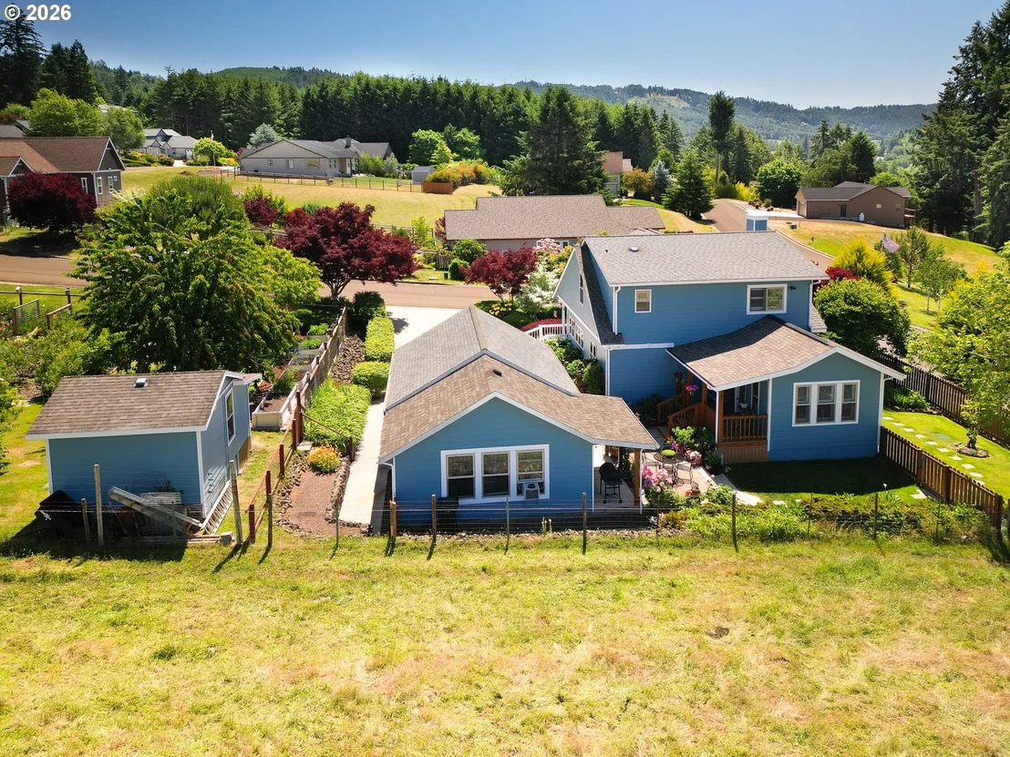 Photo of 384 EDGEVIEW DR