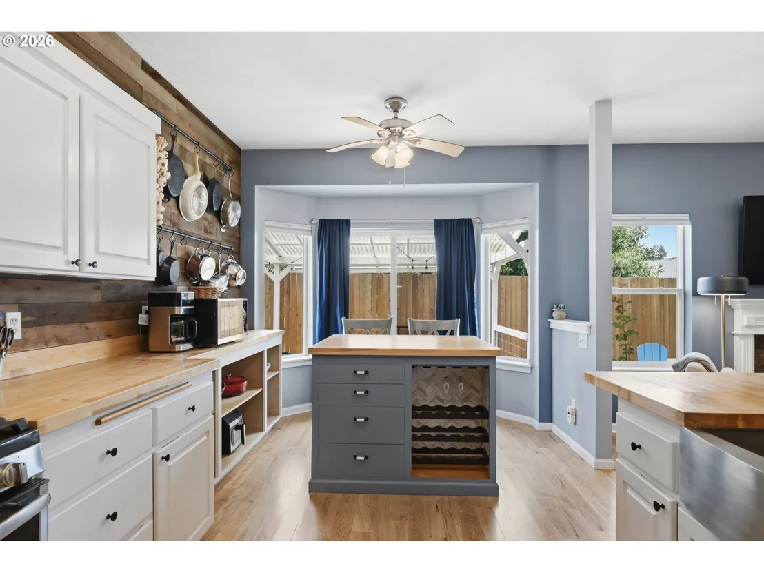 Photo of 2910 RIVER RD