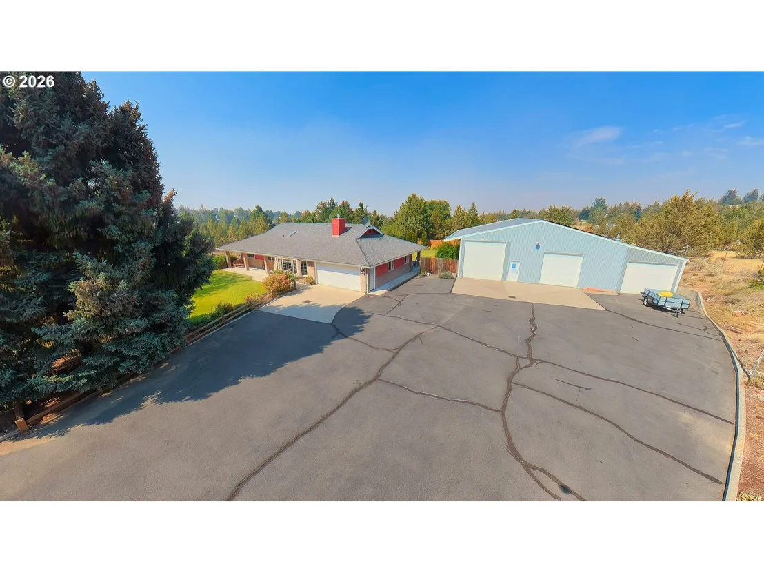 Photo of 200 SE CRESTVIEW LN