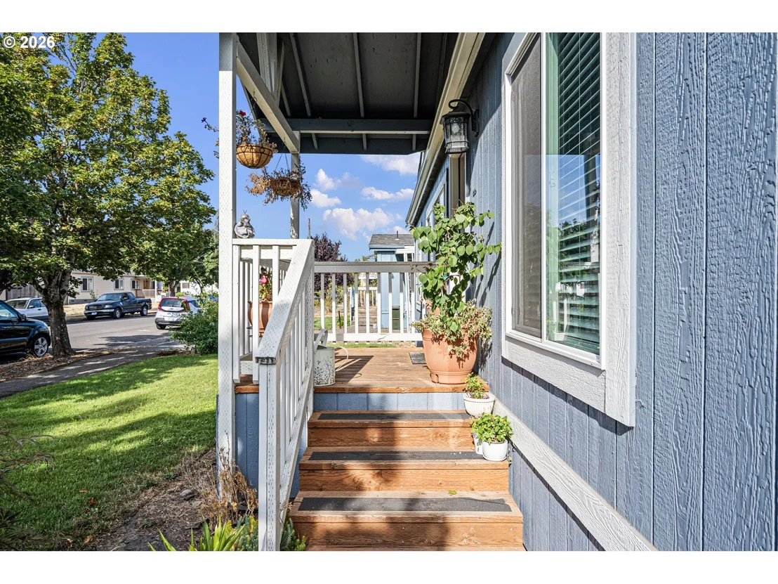 Photo of 518 SCOTTS GLEN DR
