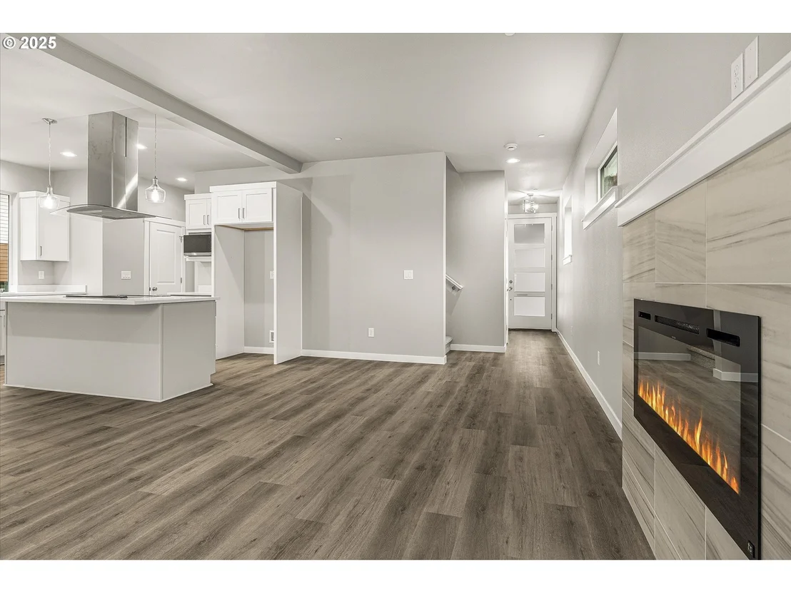 Photo of 181 NW Mawrcrest AVE