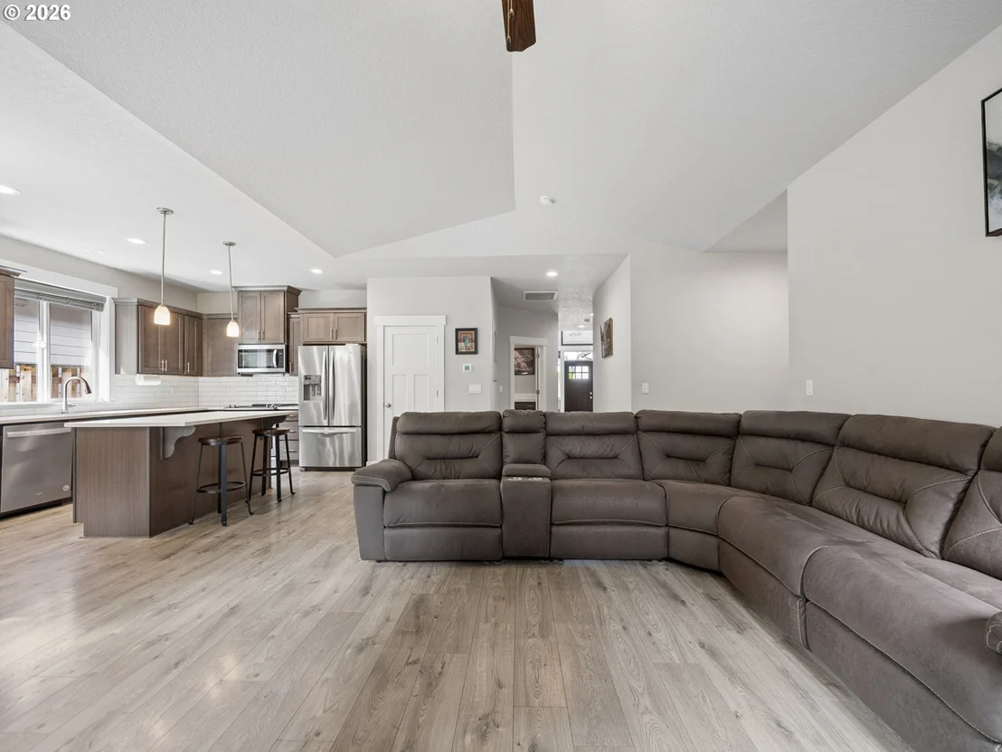 Photo of 1090 NE REGAN HILL LOOP