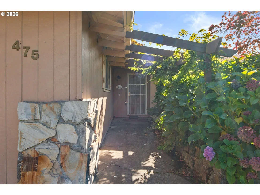 Photo of 475 PINEDALE AVE