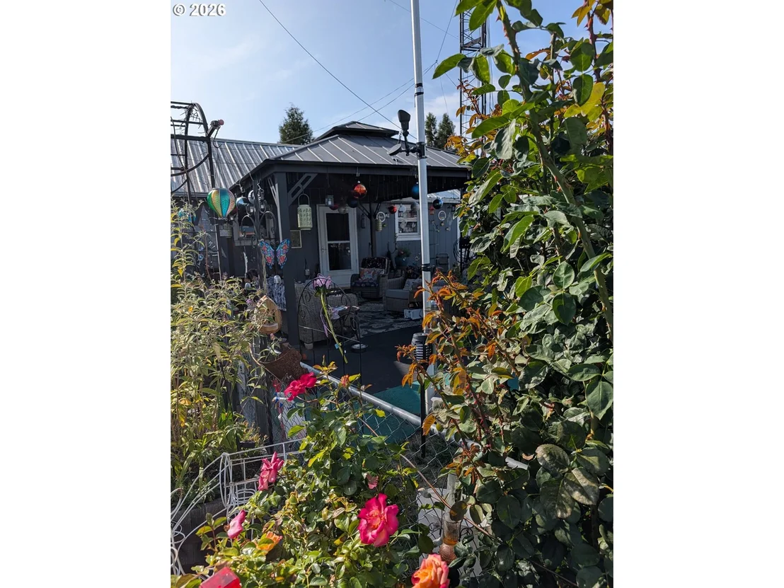 Photo of 591 NW DOUGLAS BLVD