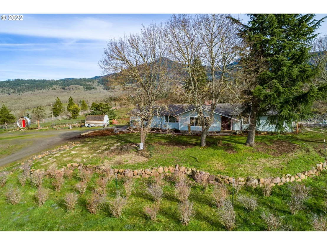 Photo of 33530 MOUNT TOM DR