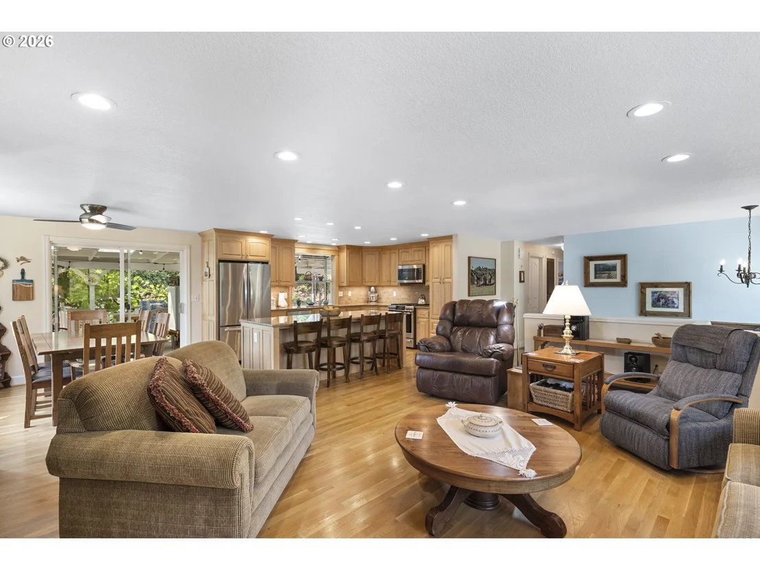 Photo of 192 NW CANYON DR