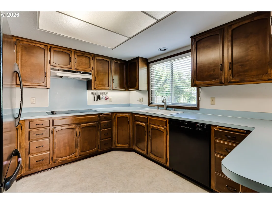 Photo of 450 W 28TH AVE