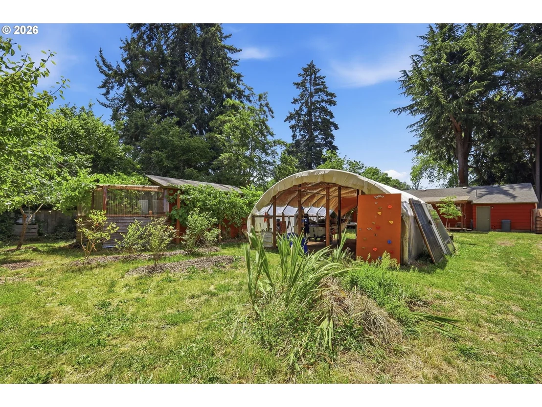 Photo of 605 KOURT DR