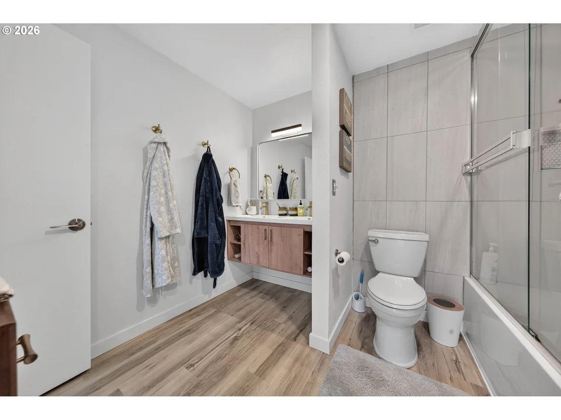 Photo of 207 W 52ND AVE