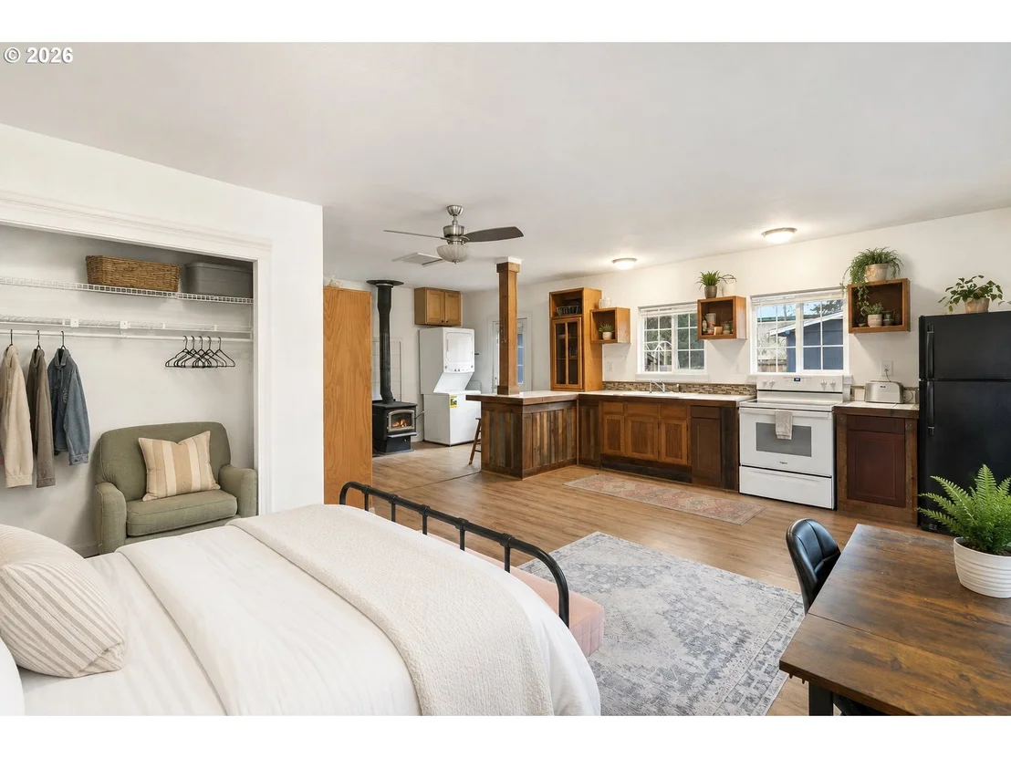 Photo of 16024 LEONA LN