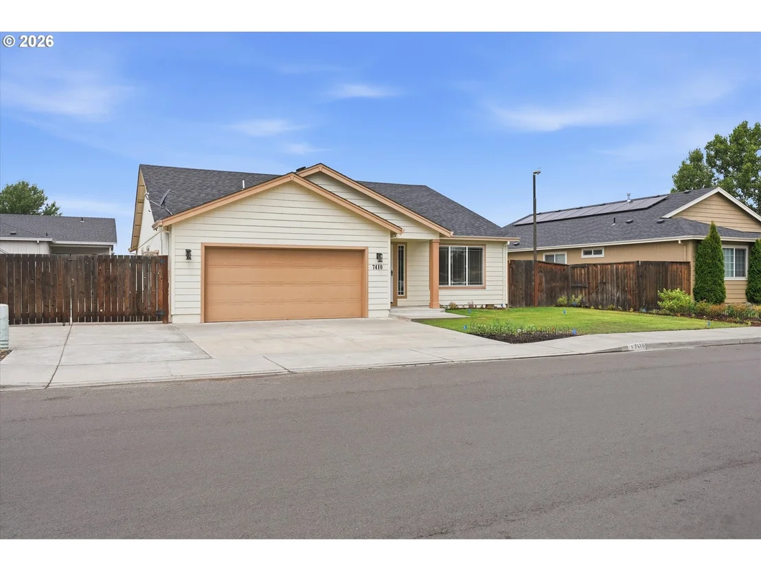 Photo of 7410 DESERT VIEW DR