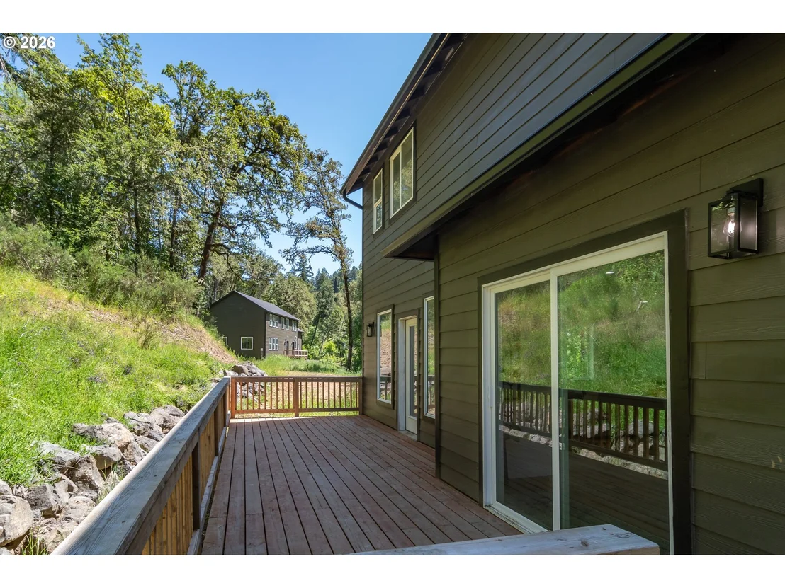 Photo of 492 TERRACE DR