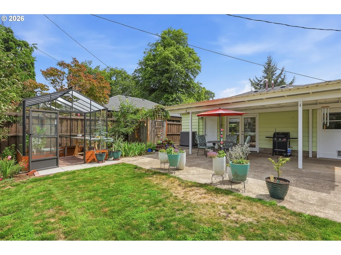 Photo of 595 DARTMOOR DR