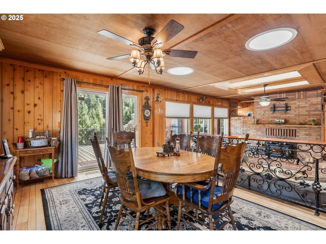 Photo of 520 BRIMSTONE RD