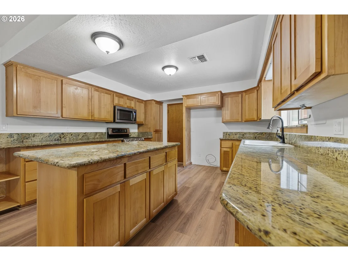 Photo of 135 ROLLING HILLS DR
